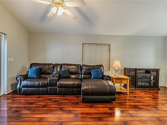 3rd image of 3442 Reserve Cir N