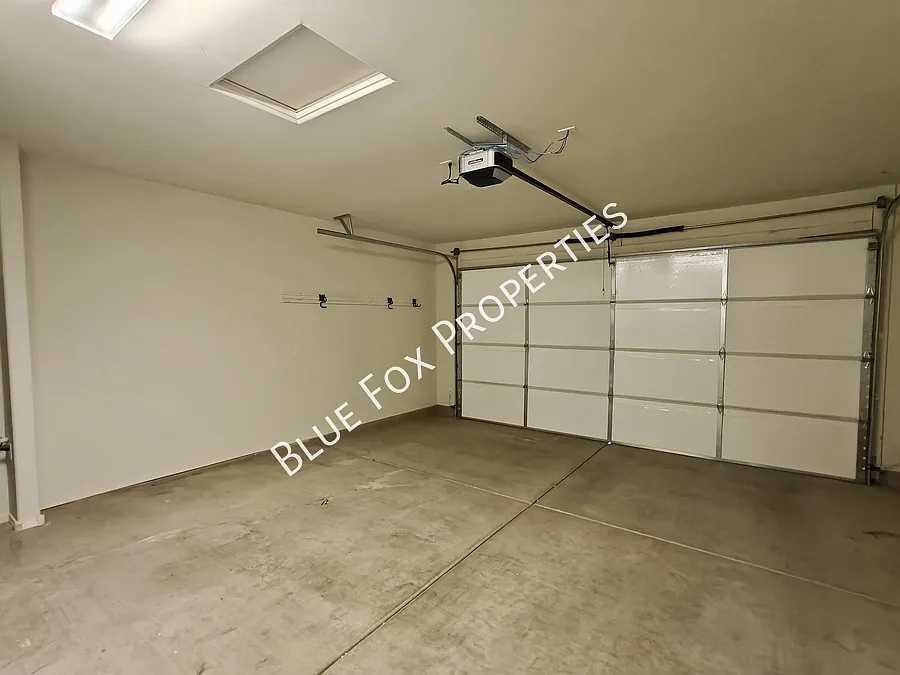 Building Photo - 8454 N Lone Ranger Rd