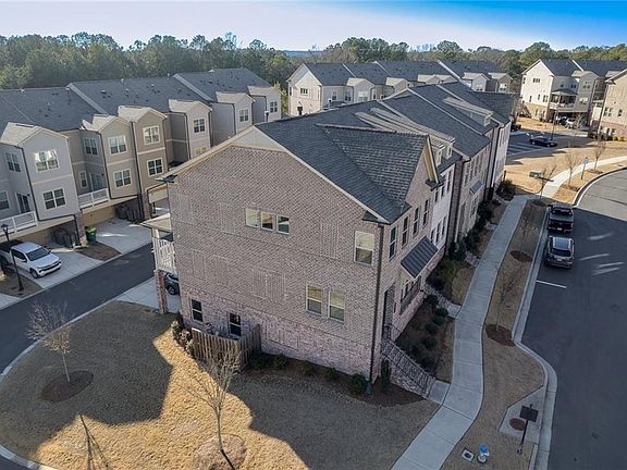 4th image of 345 Commons Ave