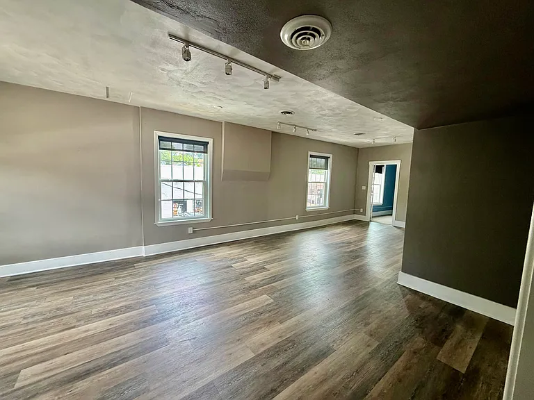 1030 Mound St — Photo 8