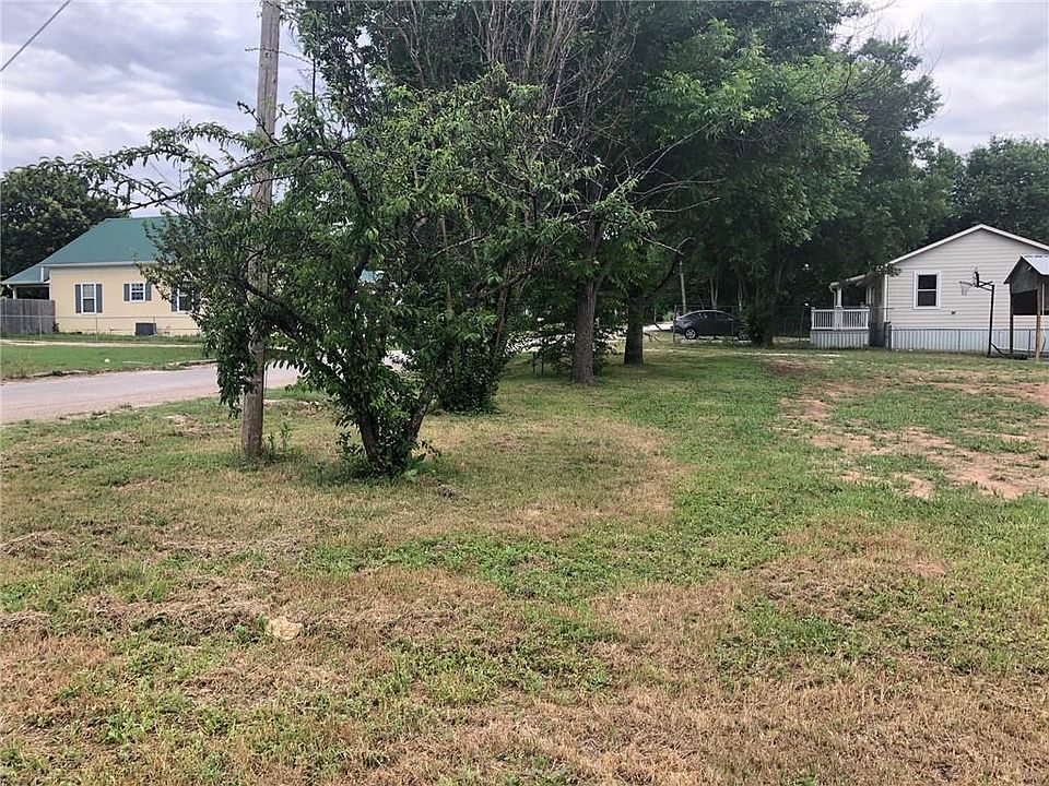 1st image of 706 E Avenue D