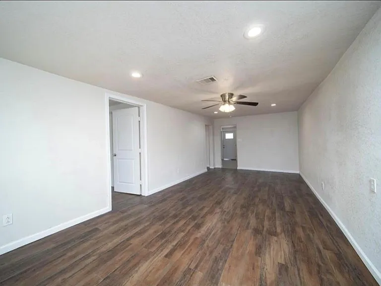 12115 Segrest Dr — Photo 8