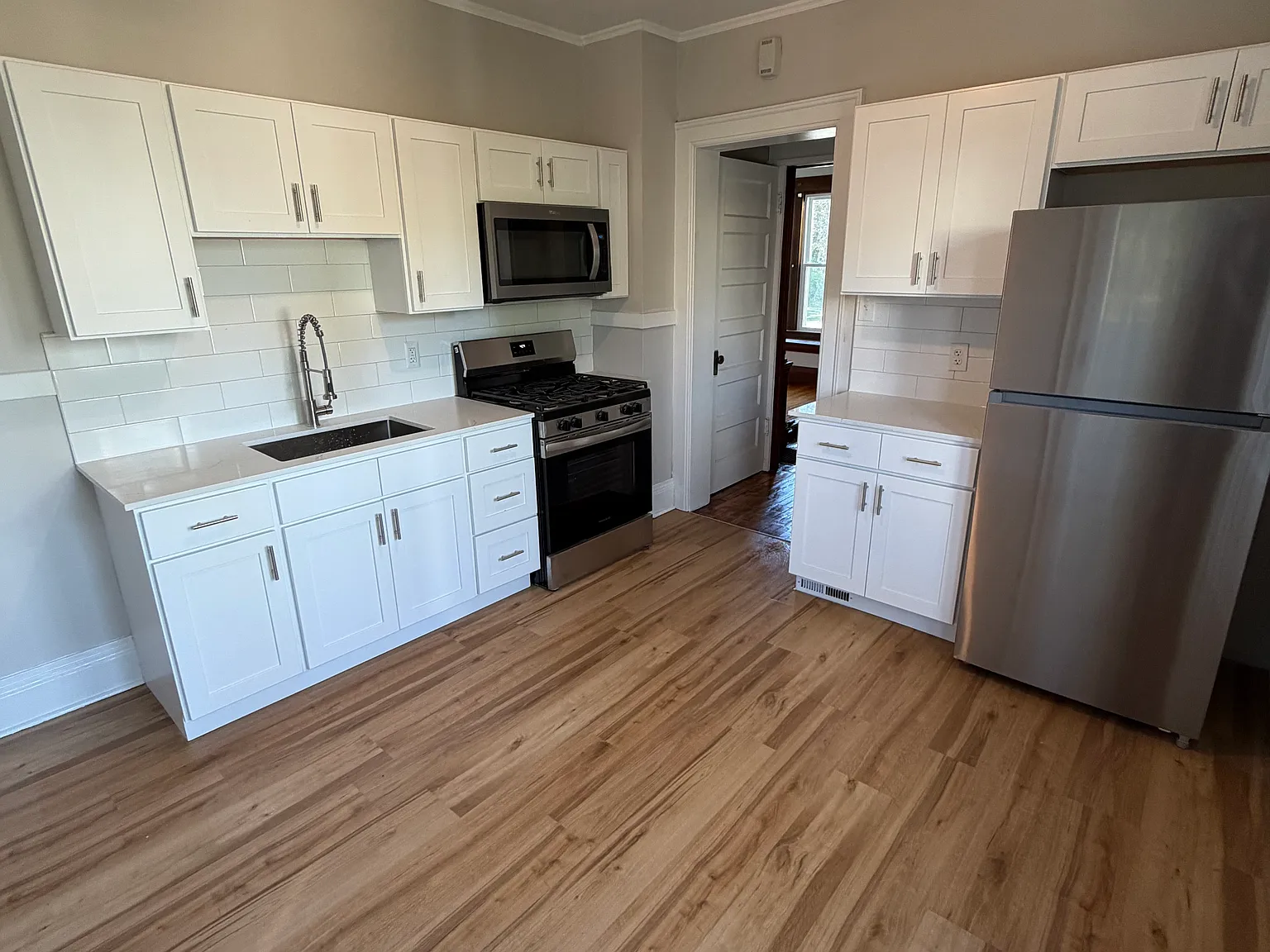 3 bed, 1415 sqft, $2,100 — Photo 3