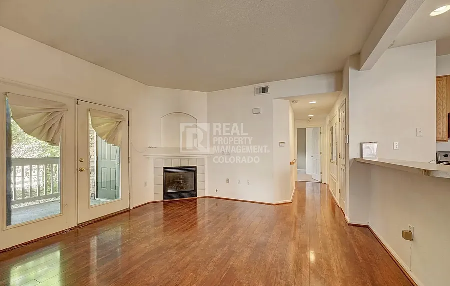Beautifully Maintained 2-Bed, 2-Bath Main Floor Condo — Photo 3