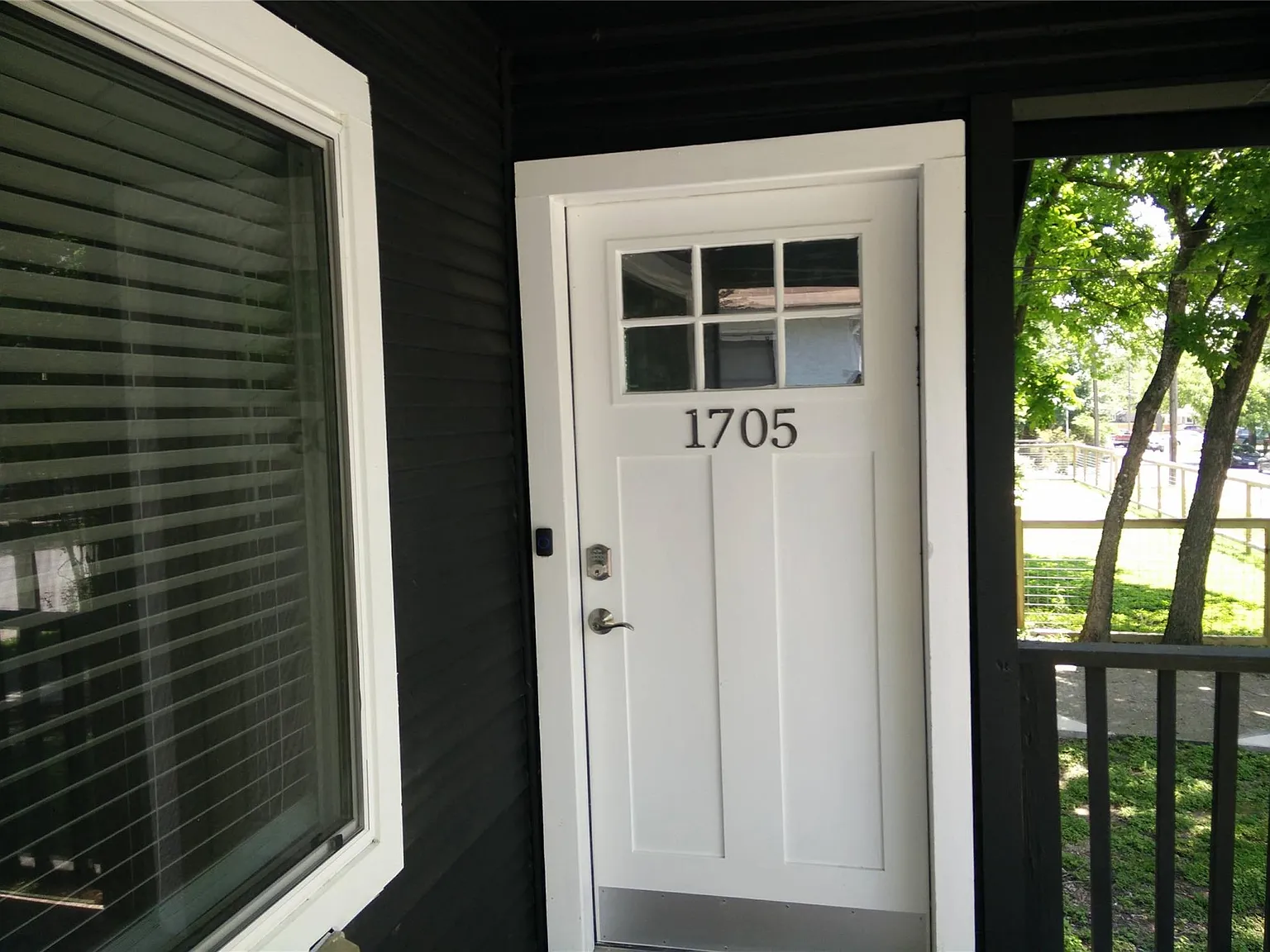 3 bed, 2.0 bath, 1064 sqft, $2,950 — Photo 3