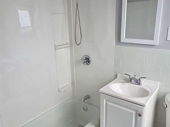 4th image of 10 Pleasant Pl #10963436
