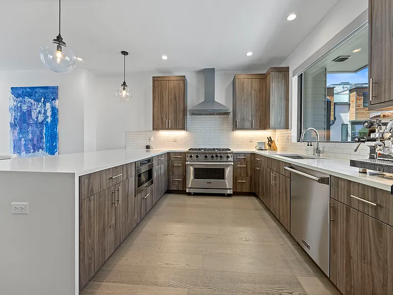2457 Walnut St — Photo 8