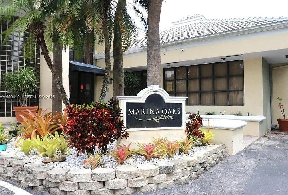 Marina Oaks Condo — Photo 2