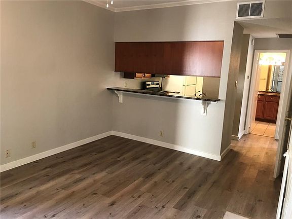 4th image of 807 W 25th St APT 205