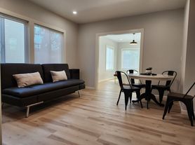 521 66th St, Oakland, CA