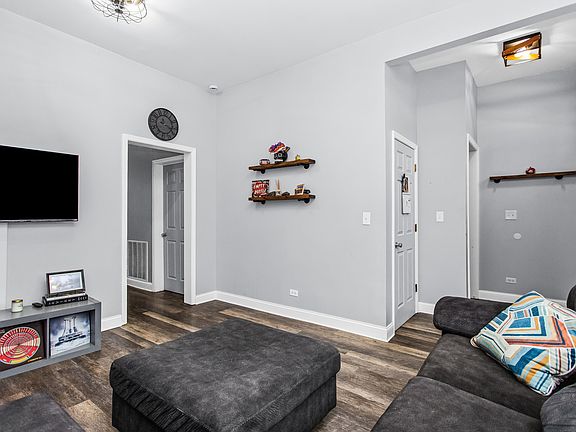 4th image of 3339 W Le Moyne St