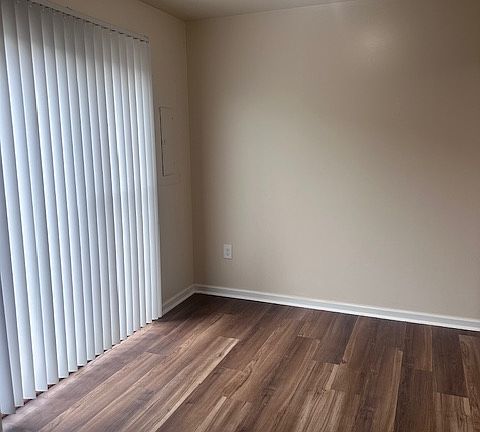 5th image of 100 Oak Ave #11