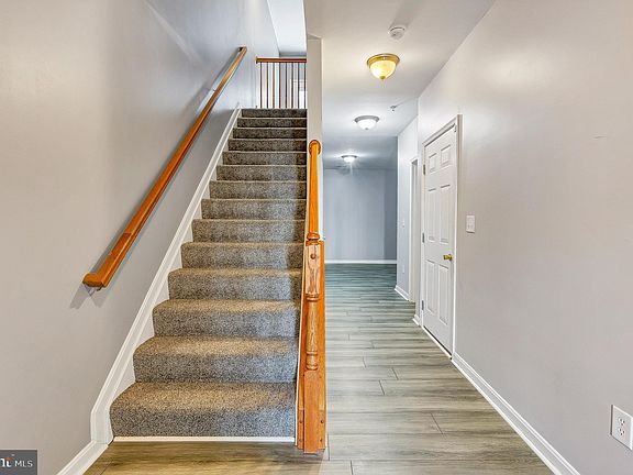 3rd image of 3692 Bedford Dr