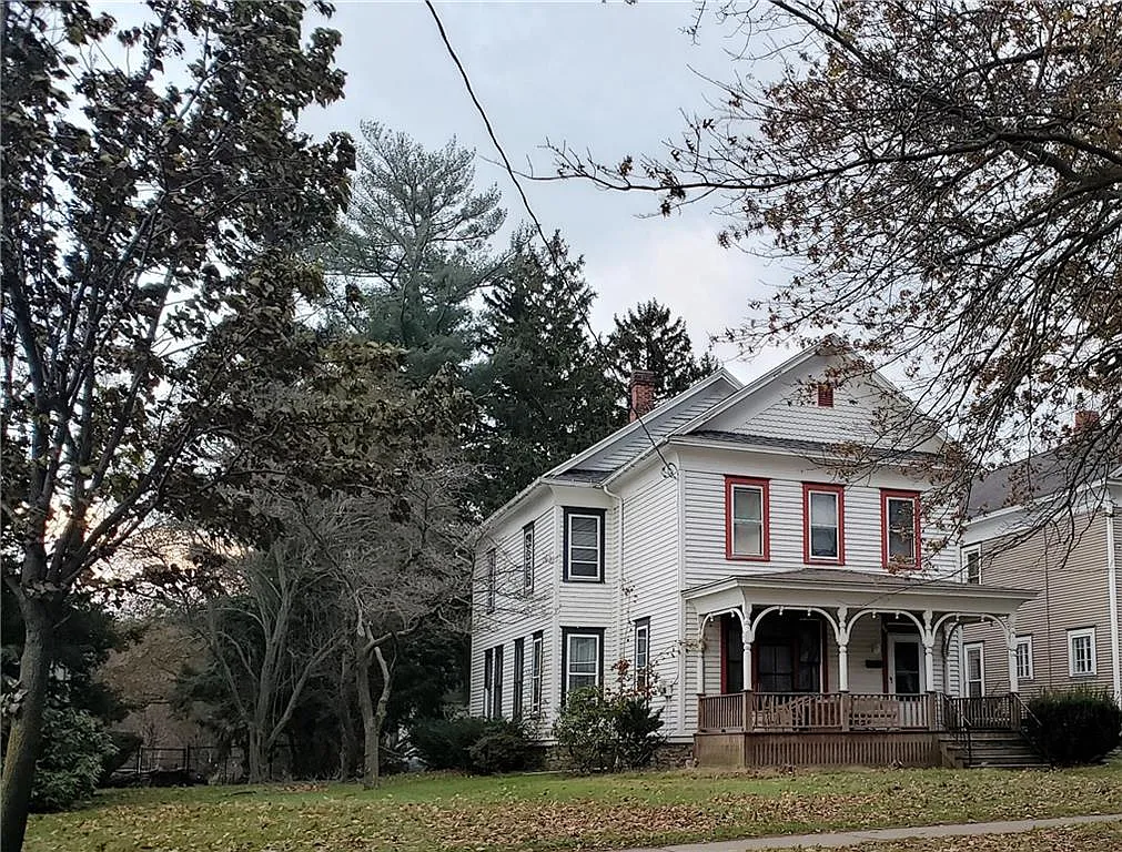 149 Temple St photo 1