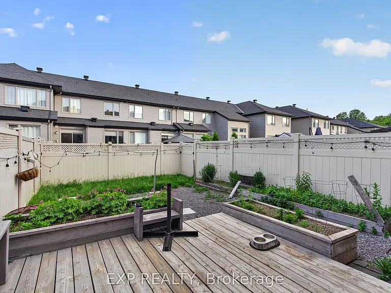 322 Rainrock Cres — Photo 25