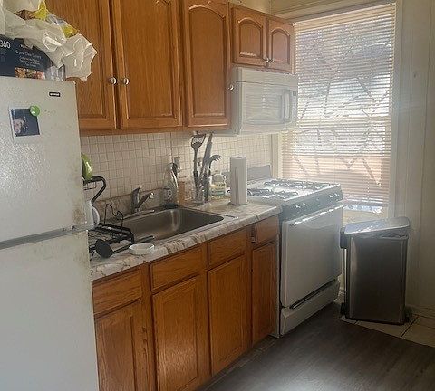 3rd image of 2018 Wallace St #1R-A
