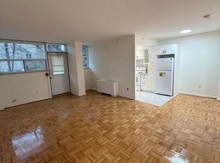 4 Deer Park Cres #1C, Toronto, ON M4V 2C3