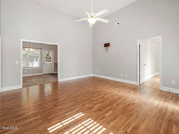 4th image of 3824 Avondale Dr NE