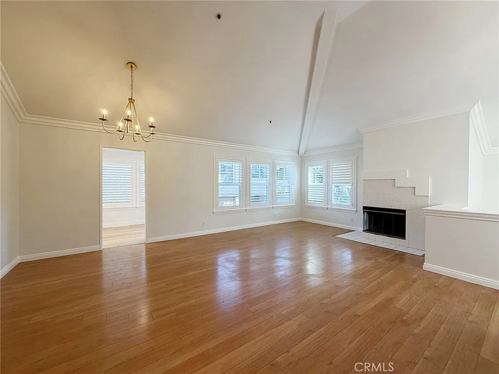 3 bed, 2.0 bath, 1679 sqft, $3,990 — Photo 3
