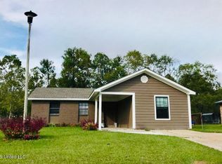 1808 Victoria Dr, Gautier, MS 39553