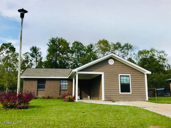 1808 Victoria Dr, Gautier, MS 39553