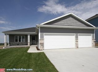 1275 Oakview Dr, Hickman, NE 68372