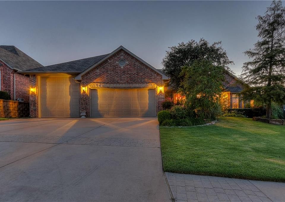 1st image of 2717 Amesbury Lake Dr