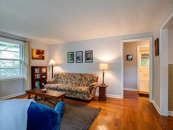 5th image of 2826 Jones Ave