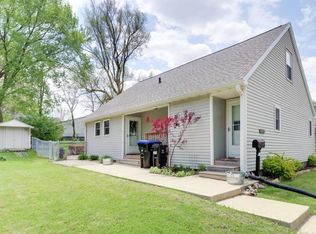 1210 Blackstone St, Bloomington, IL 61701