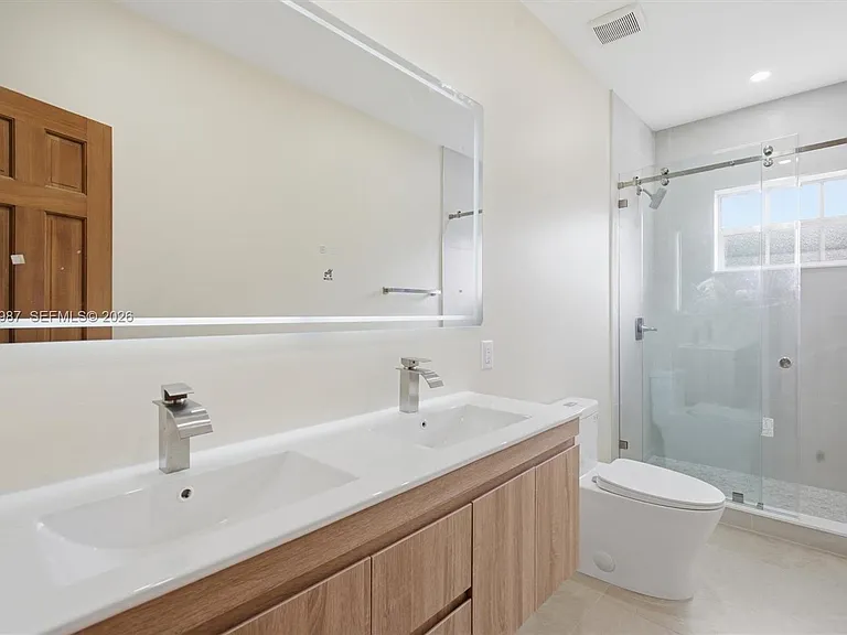 8320 NW 167th Ter — Photo 33