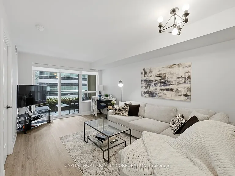 270 Wellington St W #412 — Photo 23