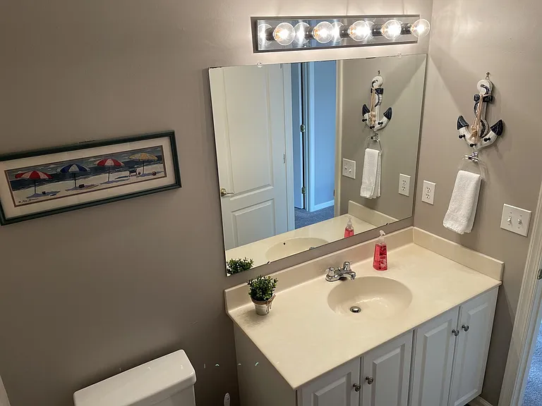 Queen Anne Way — Photo 15