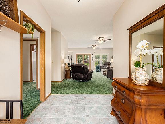 2nd image of 2835 Meadowbrook Dr NE