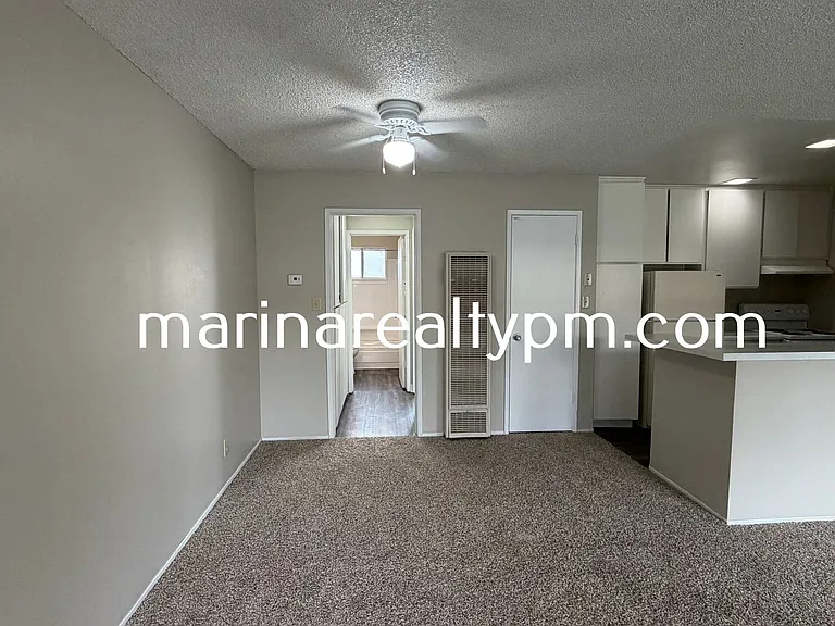Sharis Apartments — Photo 13