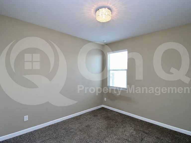 30425 W Picadilly Rd — Photo 5