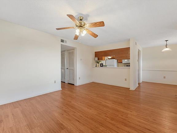 3rd image of 218 N Texas Blvd APT 306