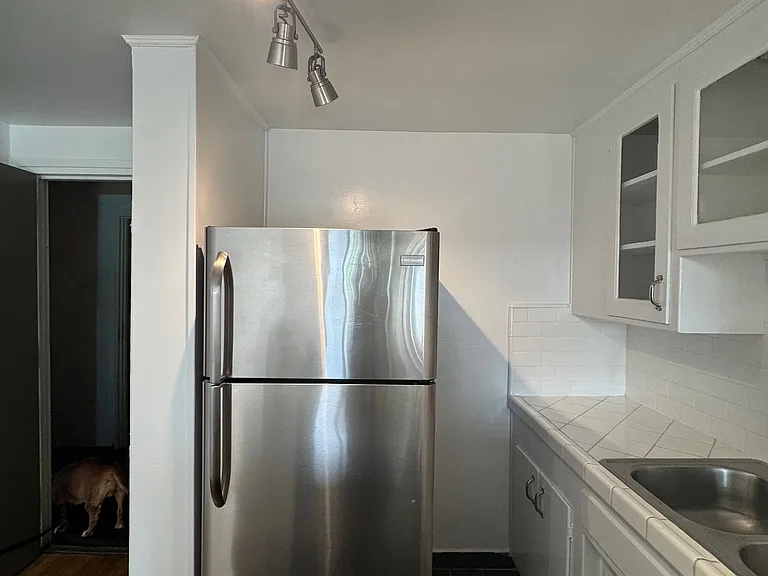 1921 Vista Del Mar St #204 — Photo 6