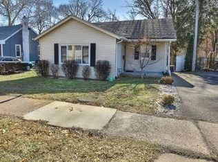 326 E Glendale Rd, Saint Louis, MO 63119