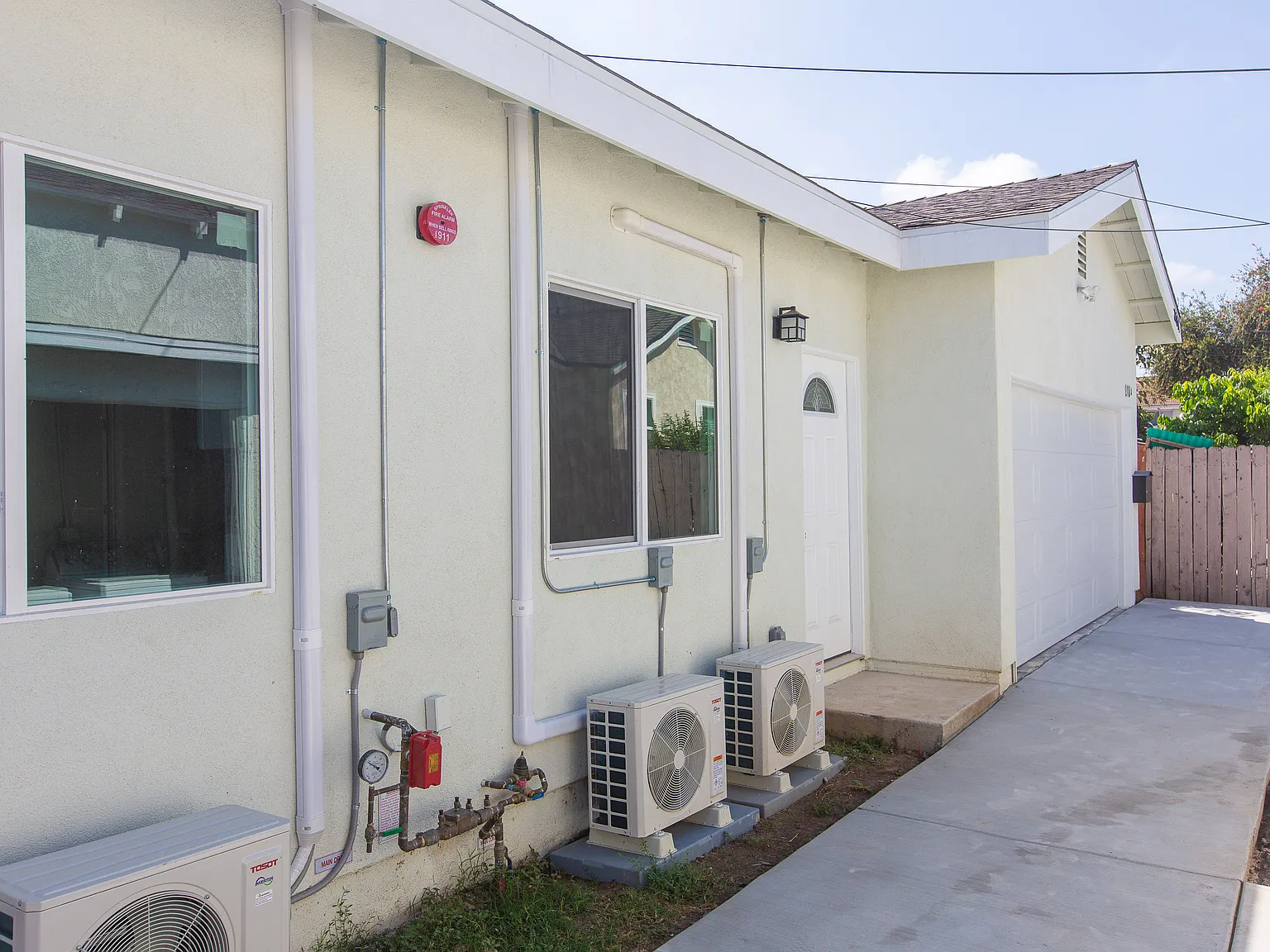 4 bed, 1589 sqft, $4,800 — Photo 2