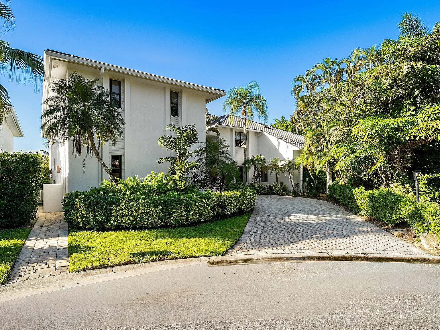 8 bed, 11.5 bath, 5749 sqft, $29,000 — Photo 2