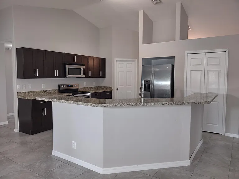 151 SW South Wakefield Cir — Photo 2
