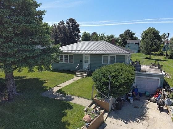 1st image of 207 W Carleton St