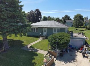207 W Carleton St, Toledo, IA 52342