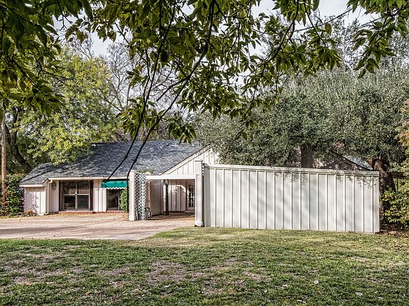 4th image of 2621 Woodmont Cir