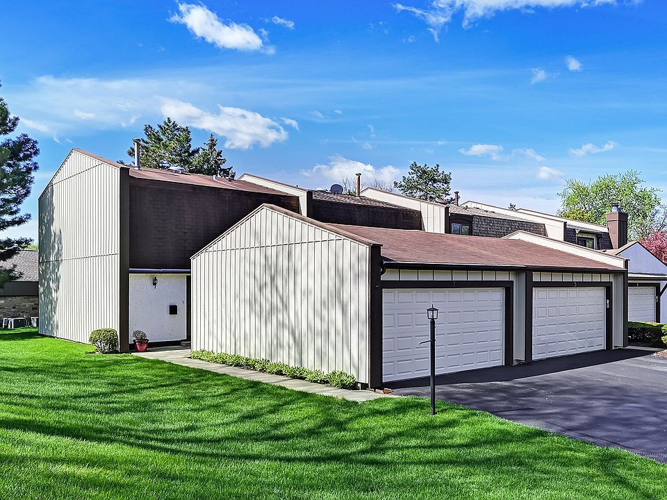 1st image of 7 Nacona Ln
