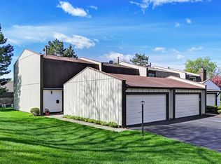 7 Nacona Ln, Indian Head Park, IL 60525
