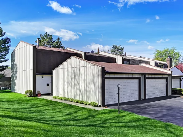 7 Nacona Ln, Indian Head Park, IL 60525