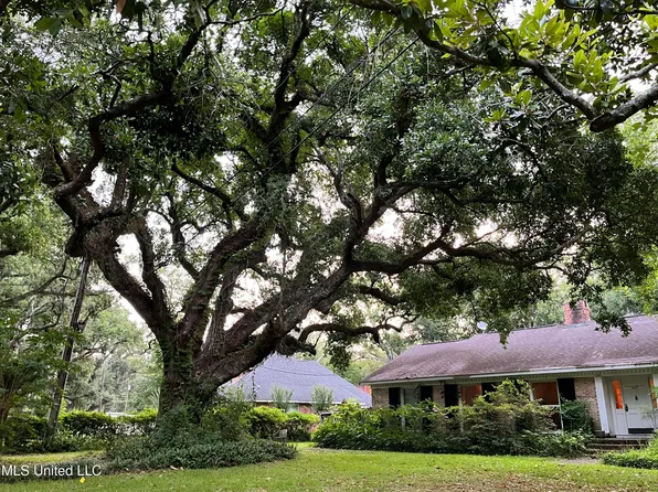 5224 Griffin St, Moss Point, MS 39563