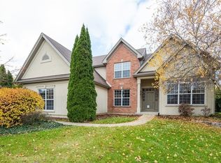 1690 Moorland Ln, Crystal Lake, IL 60014