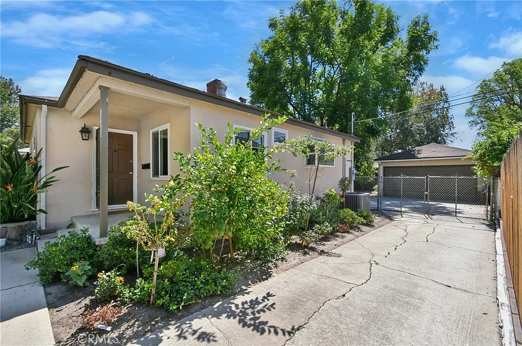 3 bed, 1151 sqft, $4,250 — Photo 3